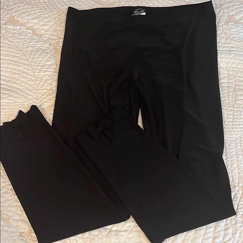 Bali Leggings with Back Ankle Bows NWOT